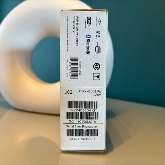 Sony PSP GO 16GB System, Pearl White — CIB - Picture 4 of 10